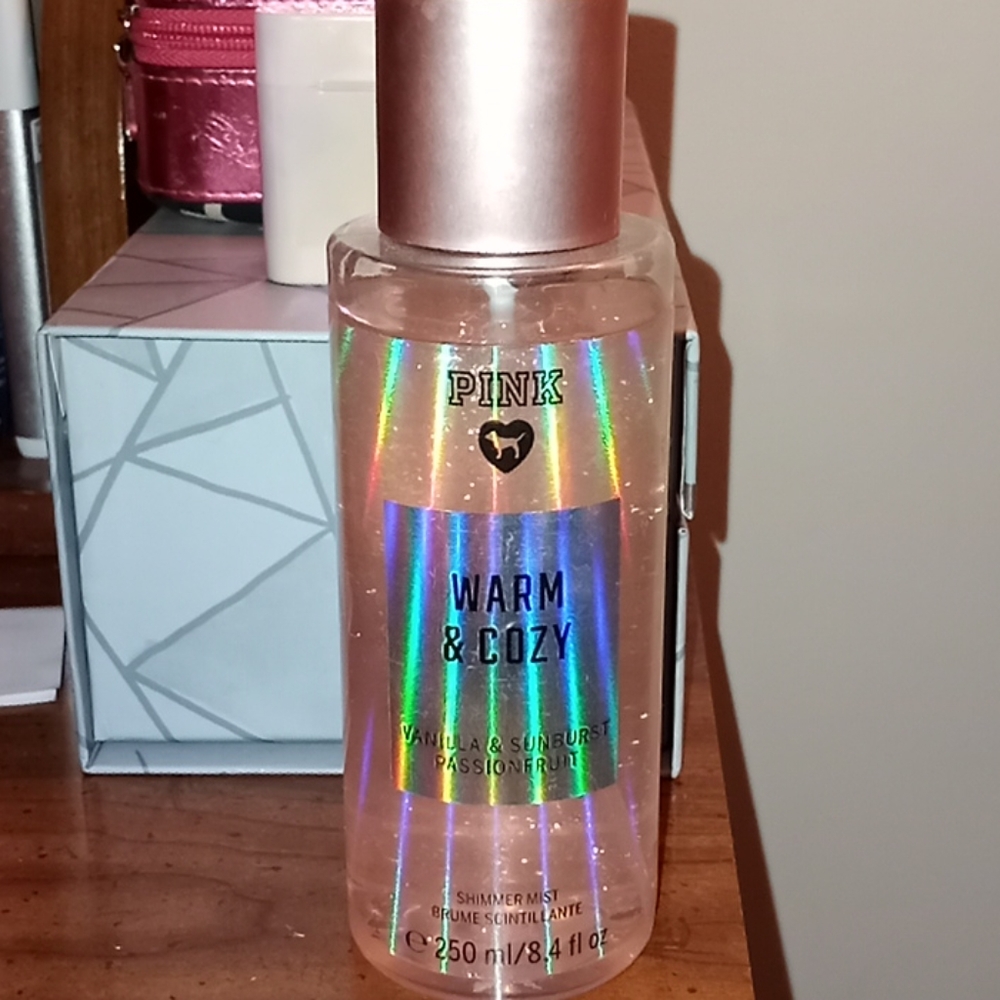 PINK warm n cozy Shimmer body spray